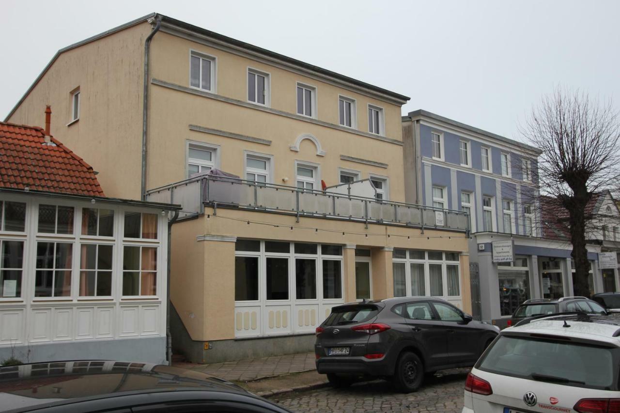 In Warnemuende, Friedrich-franz-strasse 11 Rostock