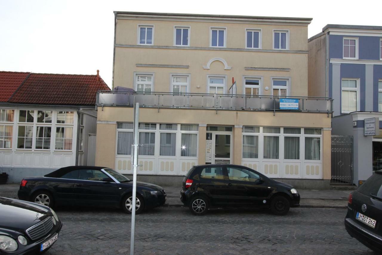In Warnemuende, Friedrich-franz-strasse 11 Apartament *